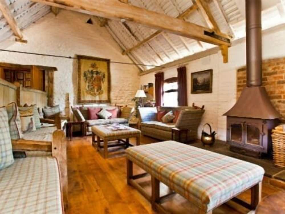 Old Downton Lodge 37/50