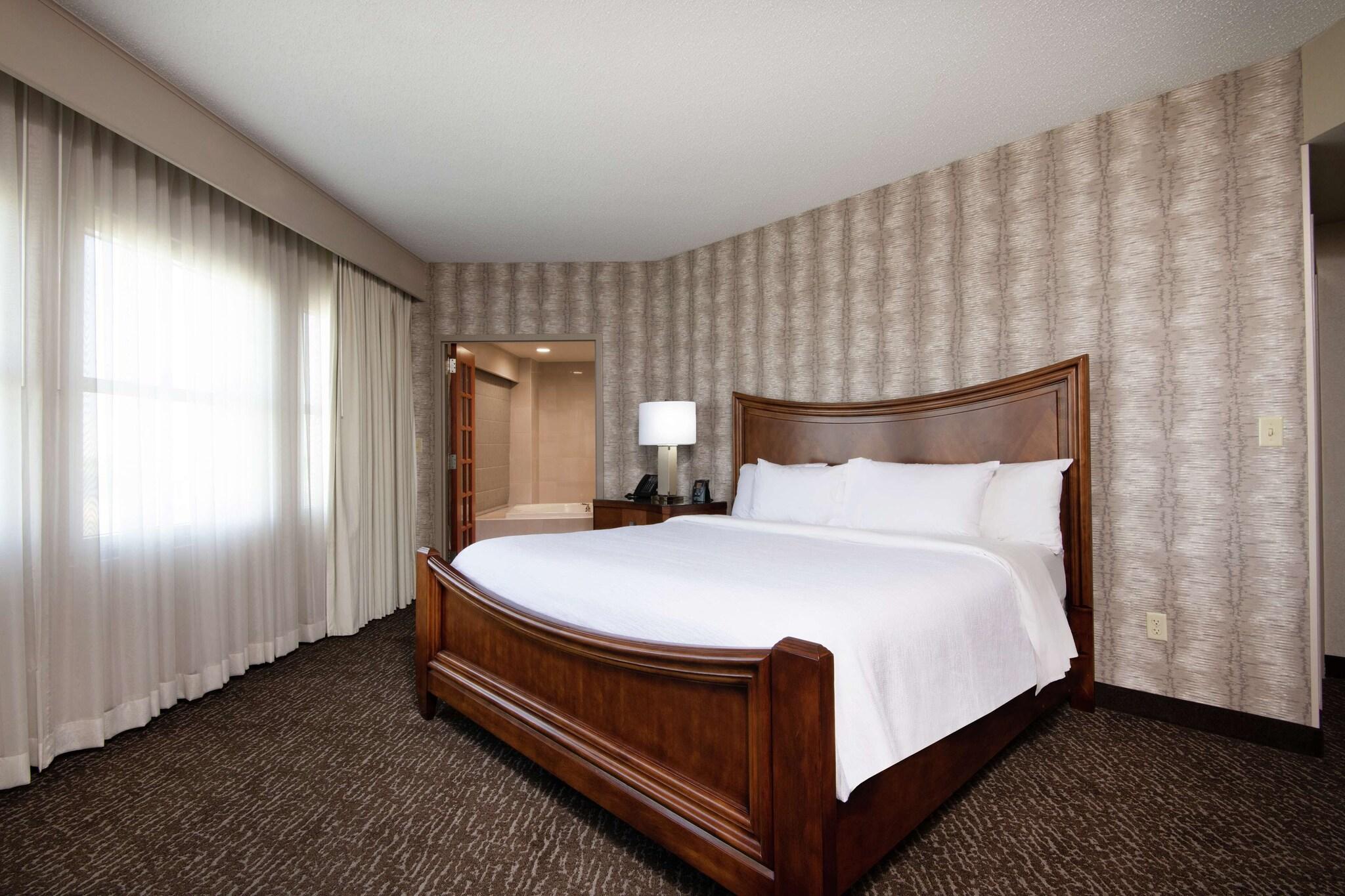 2 Rooms, Suite, King Bed, Allergy Friendly