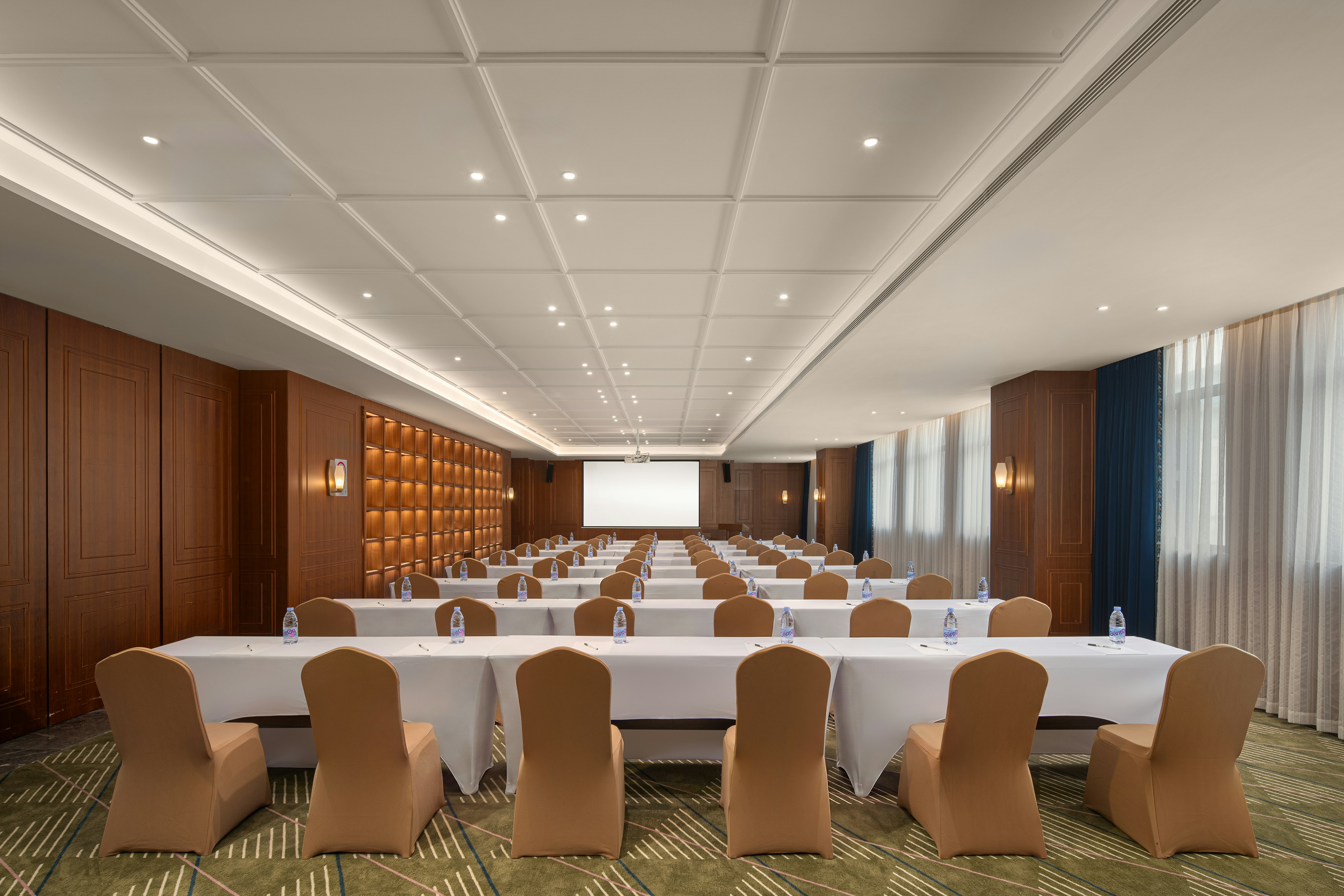Hilton Garden Inn Shanghai Wujiaochang 46/47