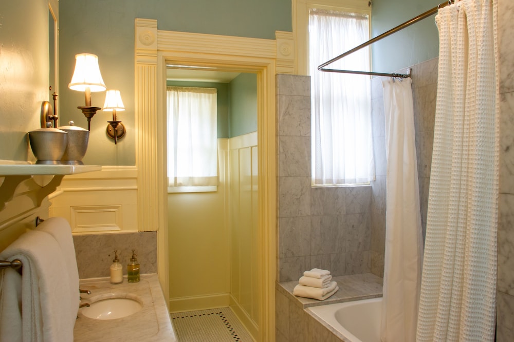Green Gables Inn, A Four Sisters Inn 13/55