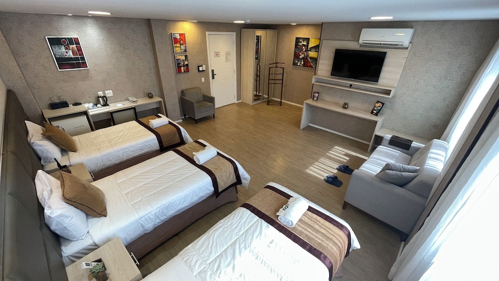 LUXURY, TRIPLE, TWIN BEDS