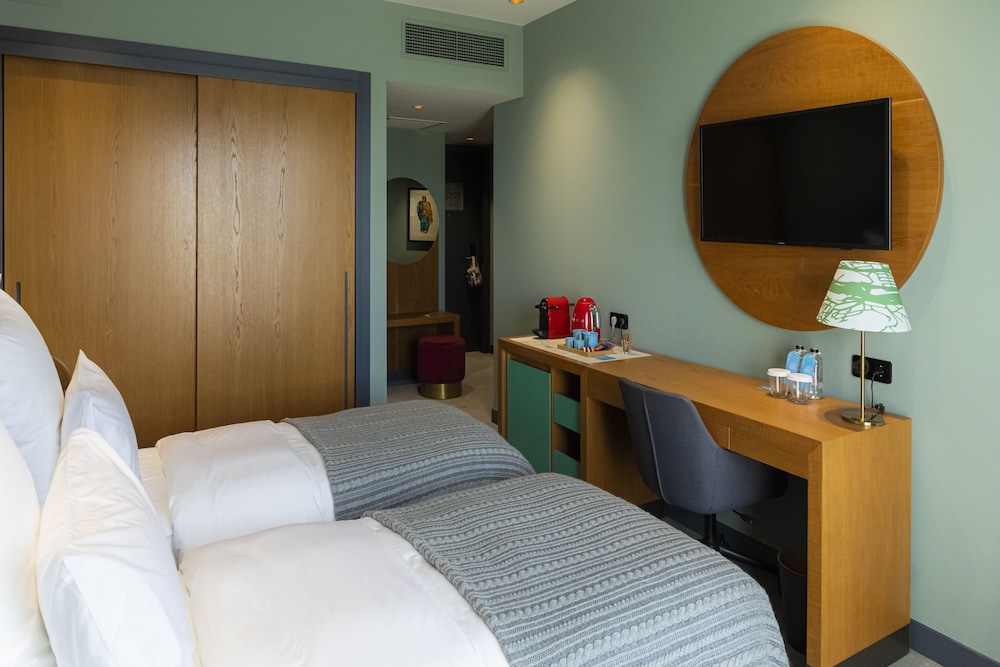 JUNIOR, DOUBLE OR TWIN BED