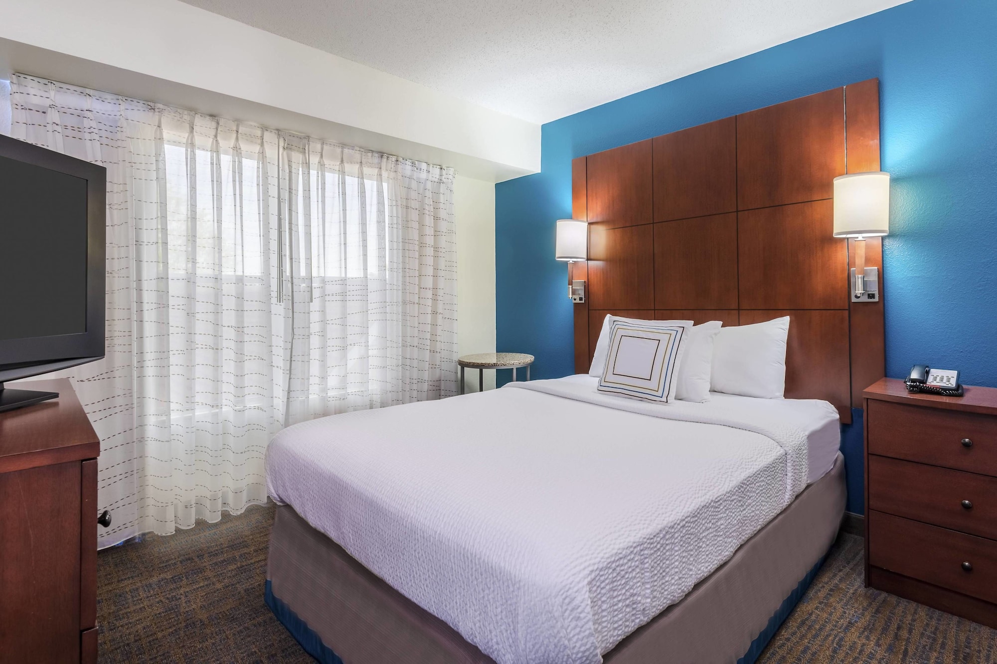 1 BEDROOM, SUITE