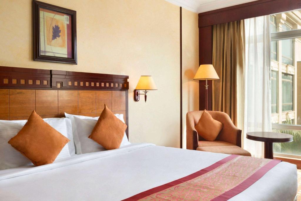 Deluxe, King Bed