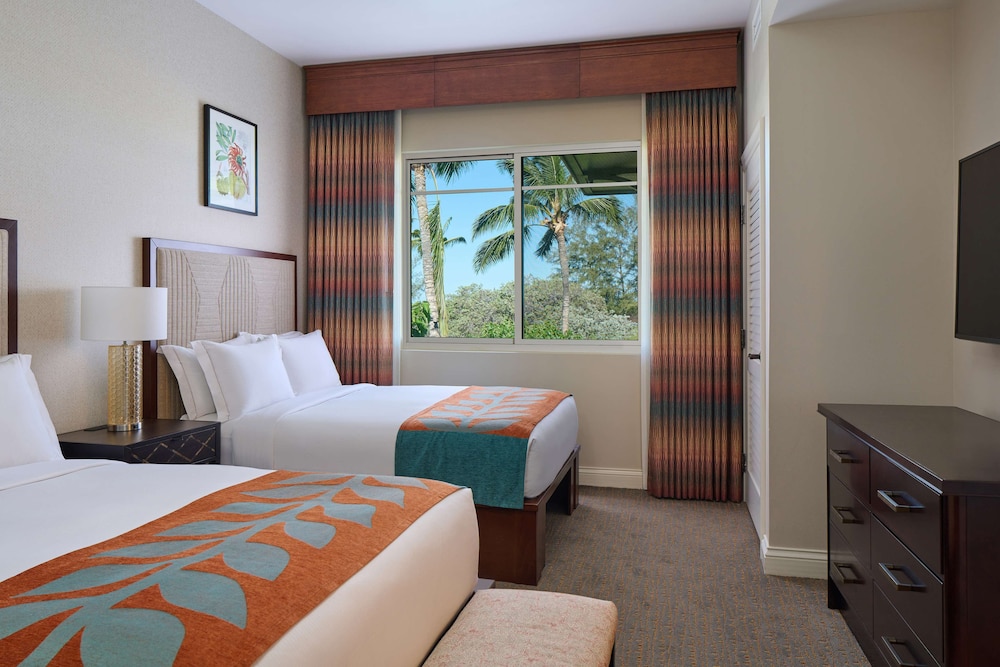 1 Bedroom, Deluxe, Suite, 2 Double Beds, Golf Course View, Sofa