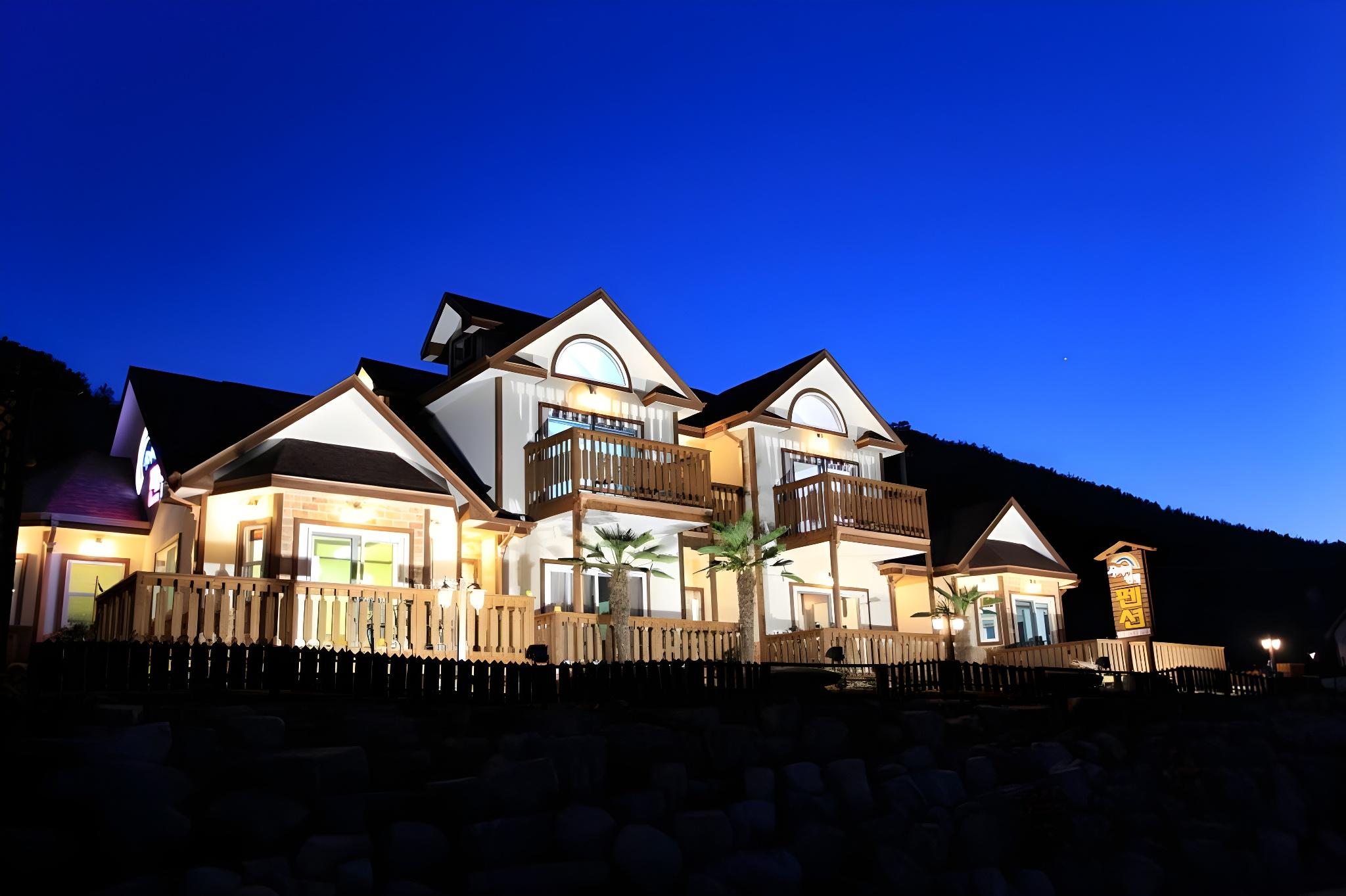 Namhae Rainbow Hill Pension 4/23