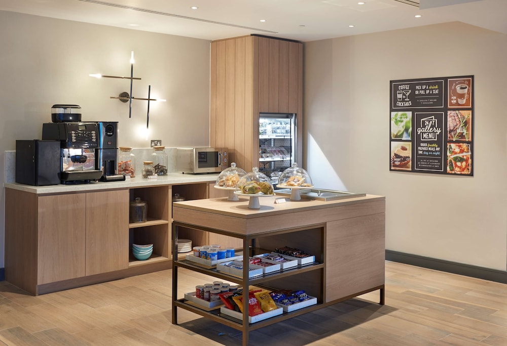 HYATT PLACE LONDON HEATHROW AIRPORT 55/77