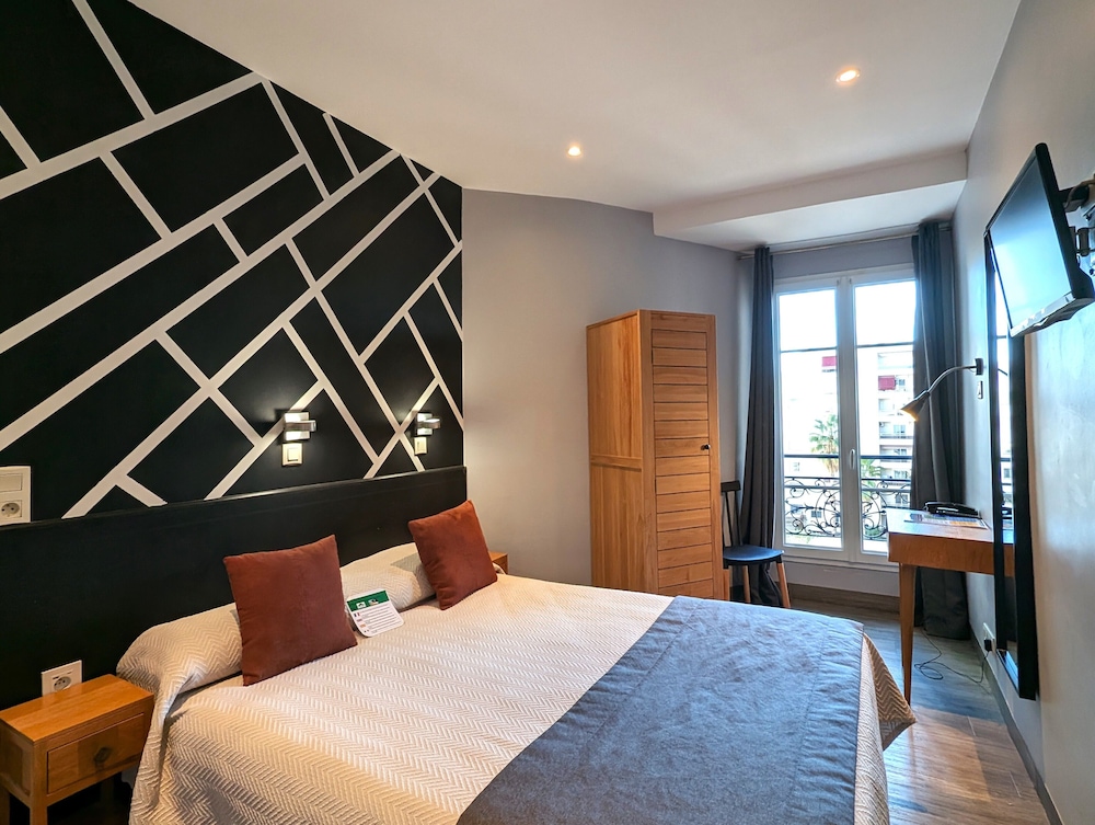 Hotel H33 13/50