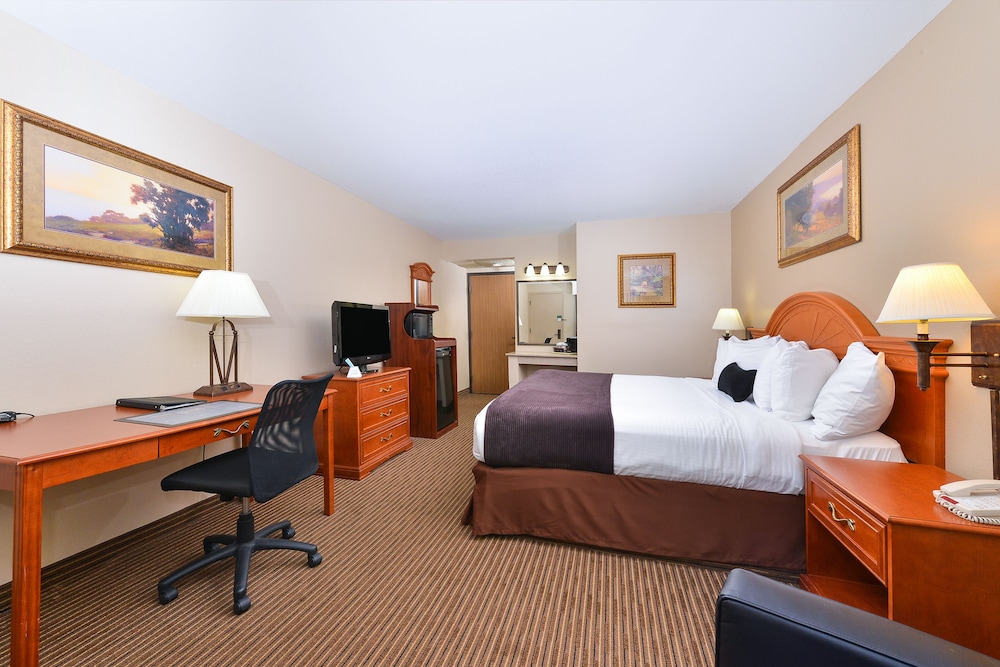 Revel Hotel Minot, SureStay Collection by Best Western 37/66