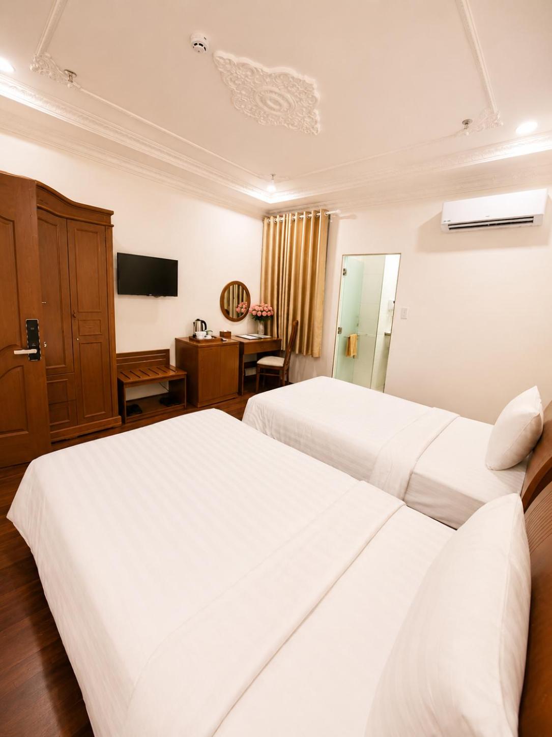 Superior, Twin Beds, No Window