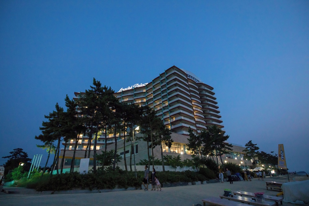 Beache Palace 4/34