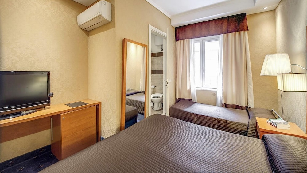 939 Hotel 13/52