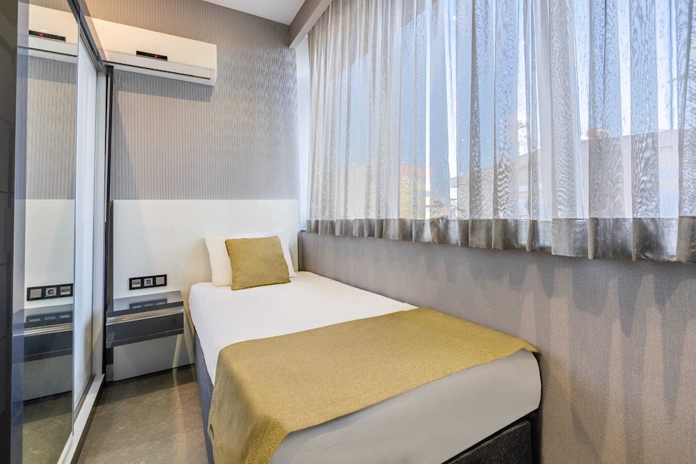 Bmk Suites And Apartments 12/50