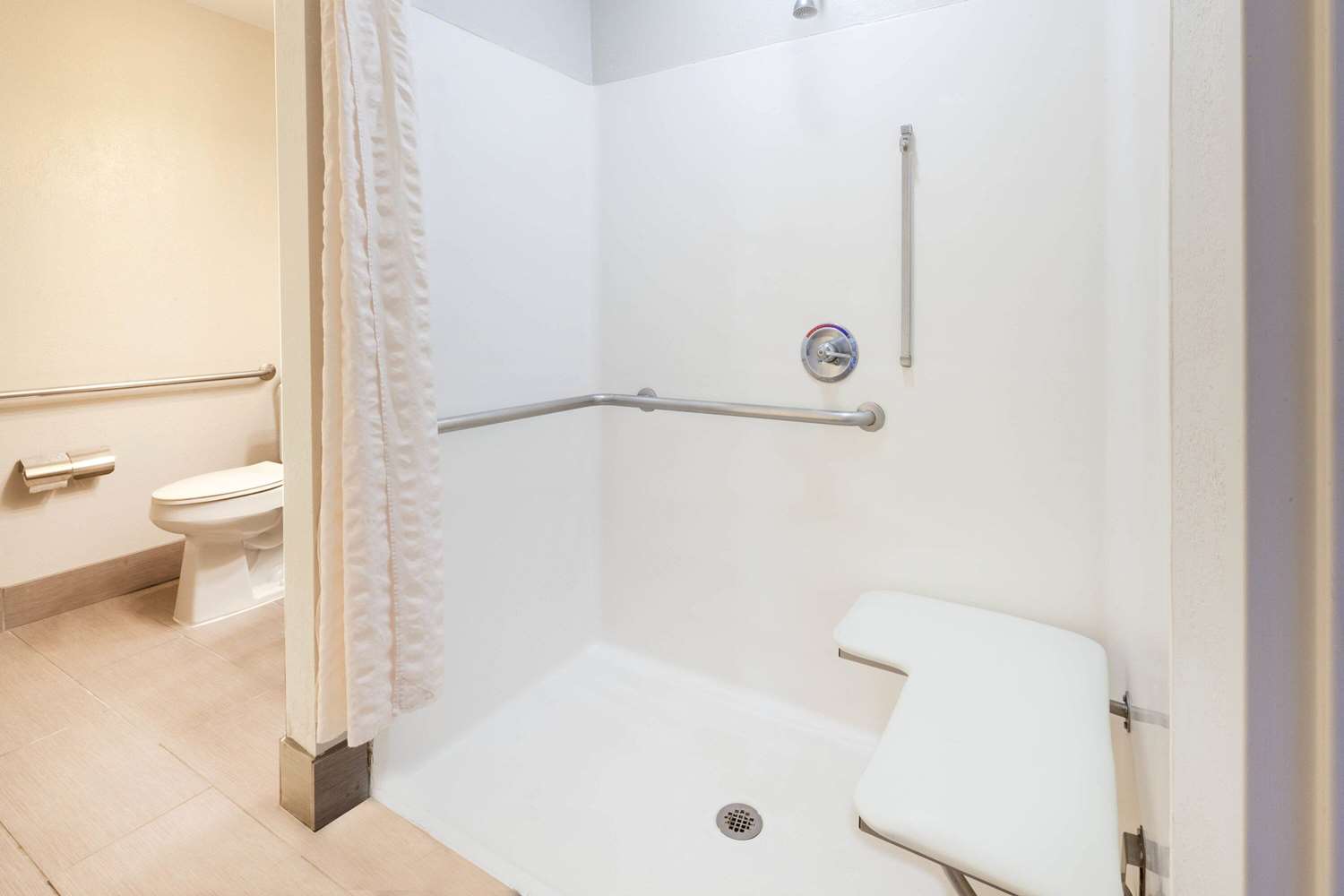 Microtel Inn & Suites by Wyndham BWI Airport Baltimore 40/40