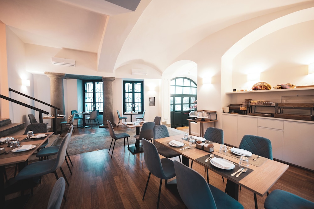 Carlo Felice Boutique Hotel 31/39
