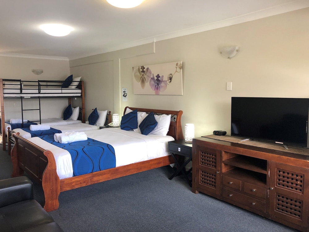 Logan City Motor Inn 11/67