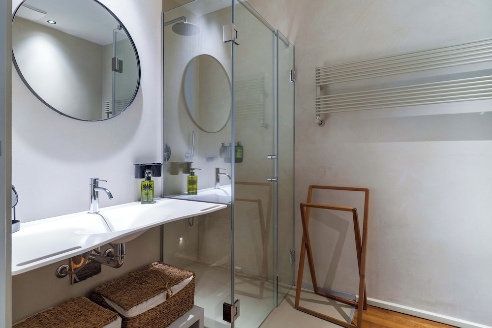 غرفة ديلوكس بسرير كوين بشرفة، Domia Boutique Hotel Mondello 6/8