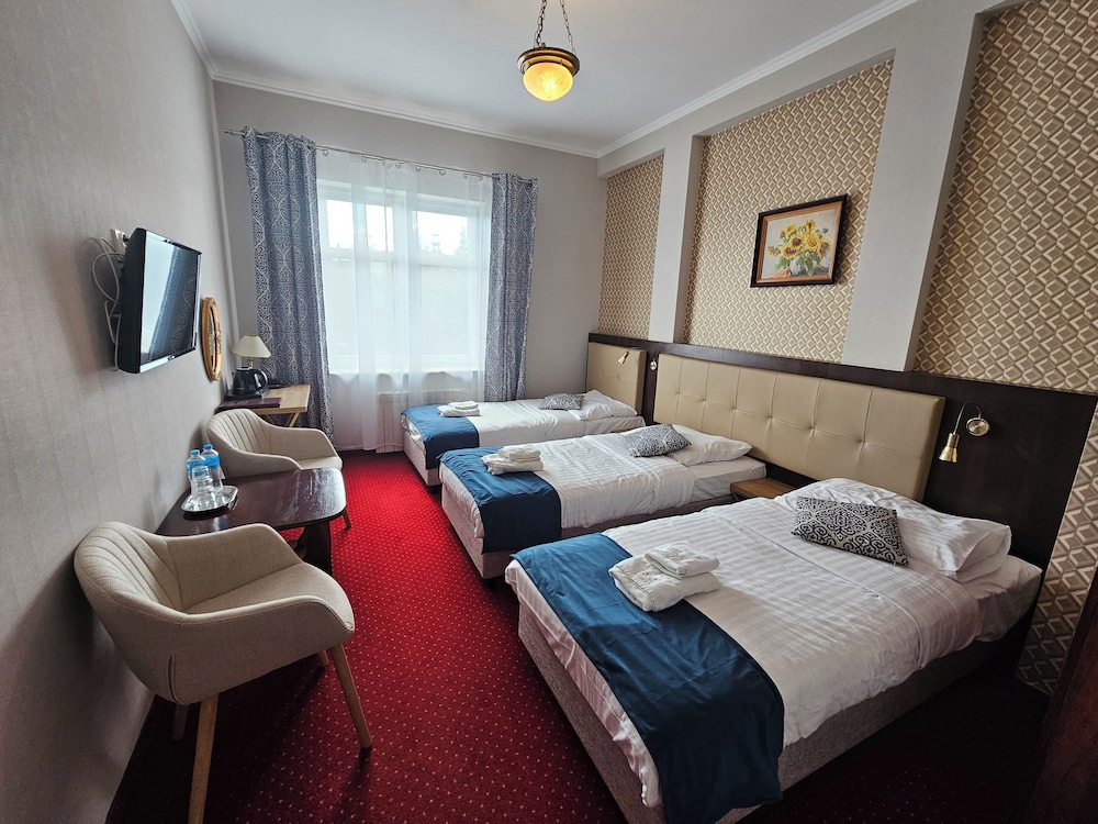 ROOM, TRIPLE
