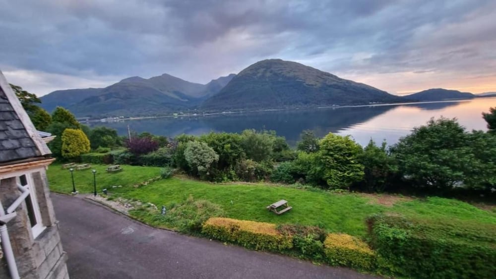 The Lodge on the Loch by OYO 45/50