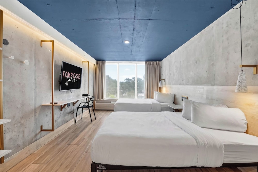 1 Bedroom, Family Suite, 2 Queen Beds, Kitchenette