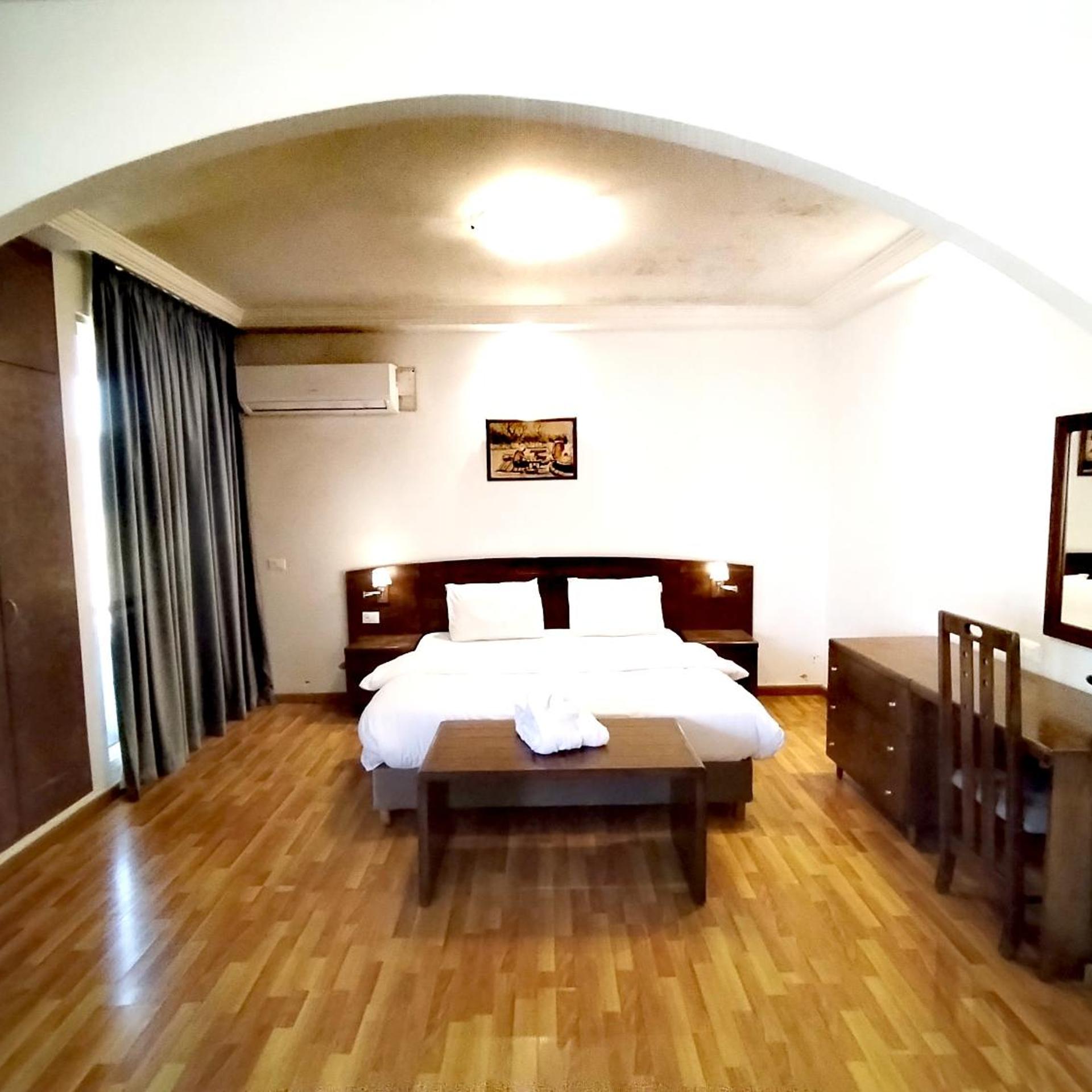 White House Suites 15/58