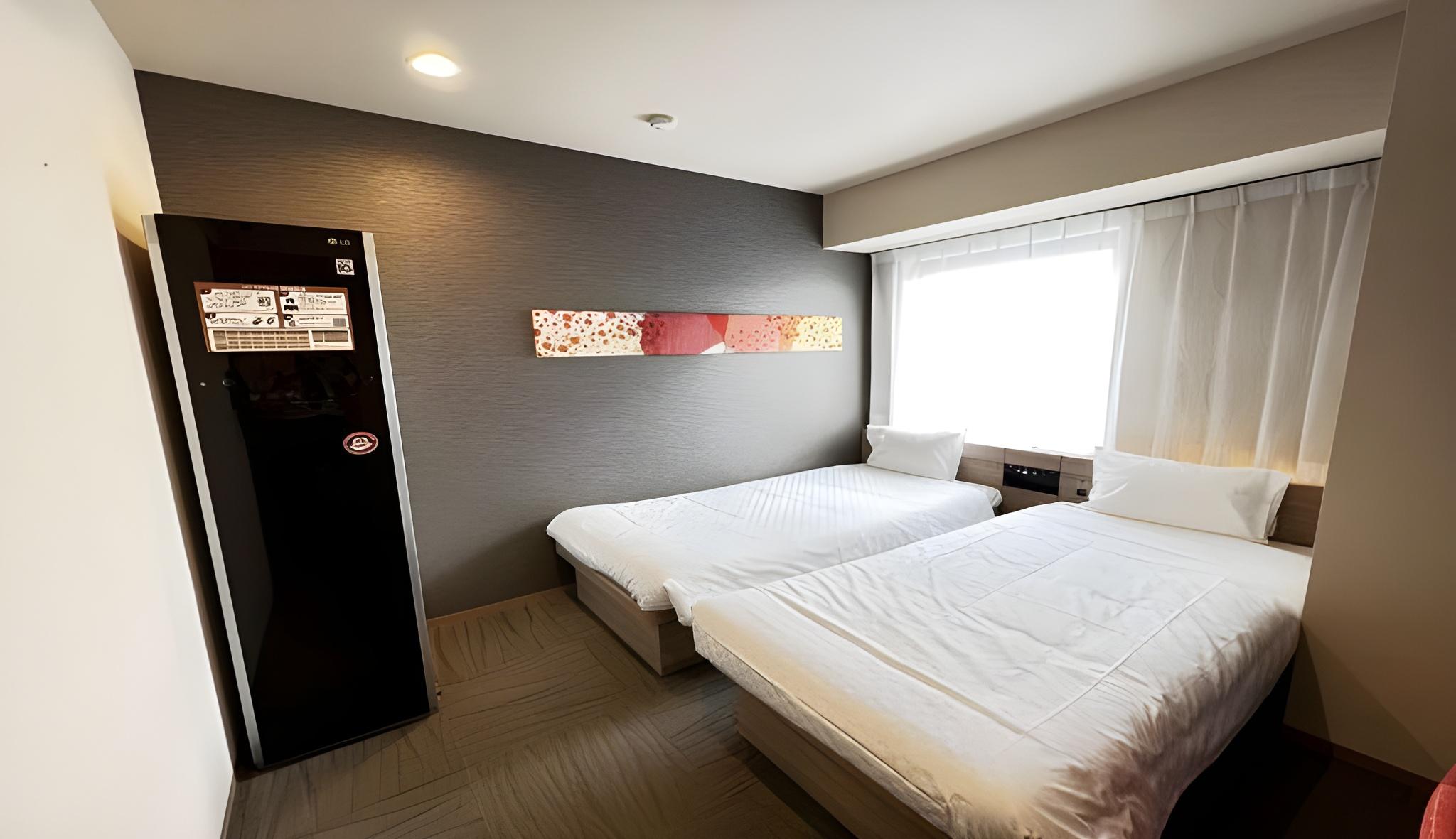 Room, Single, 2 Double Beds