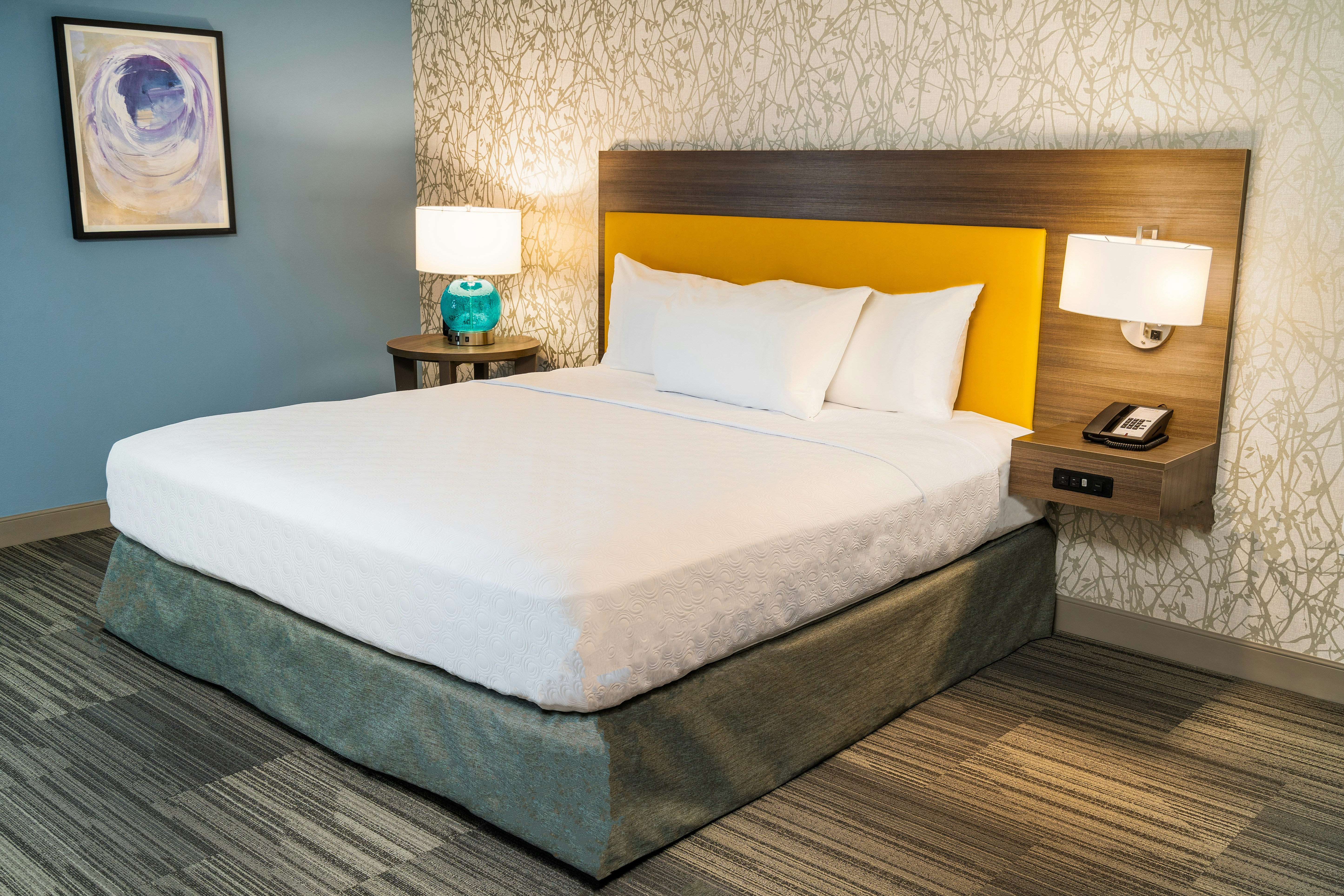 STUDIO, SUITE, KING BED