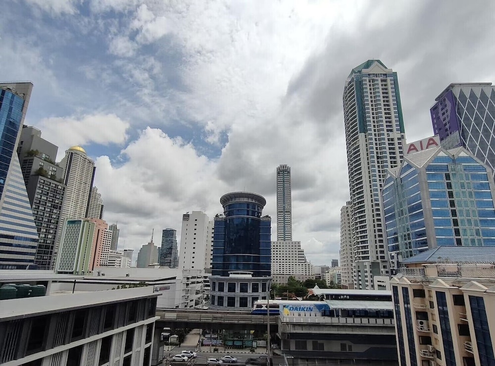 Collection O The Step Sathorn 6/63
