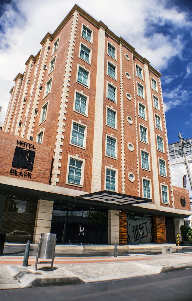 Hotel Black 3/72