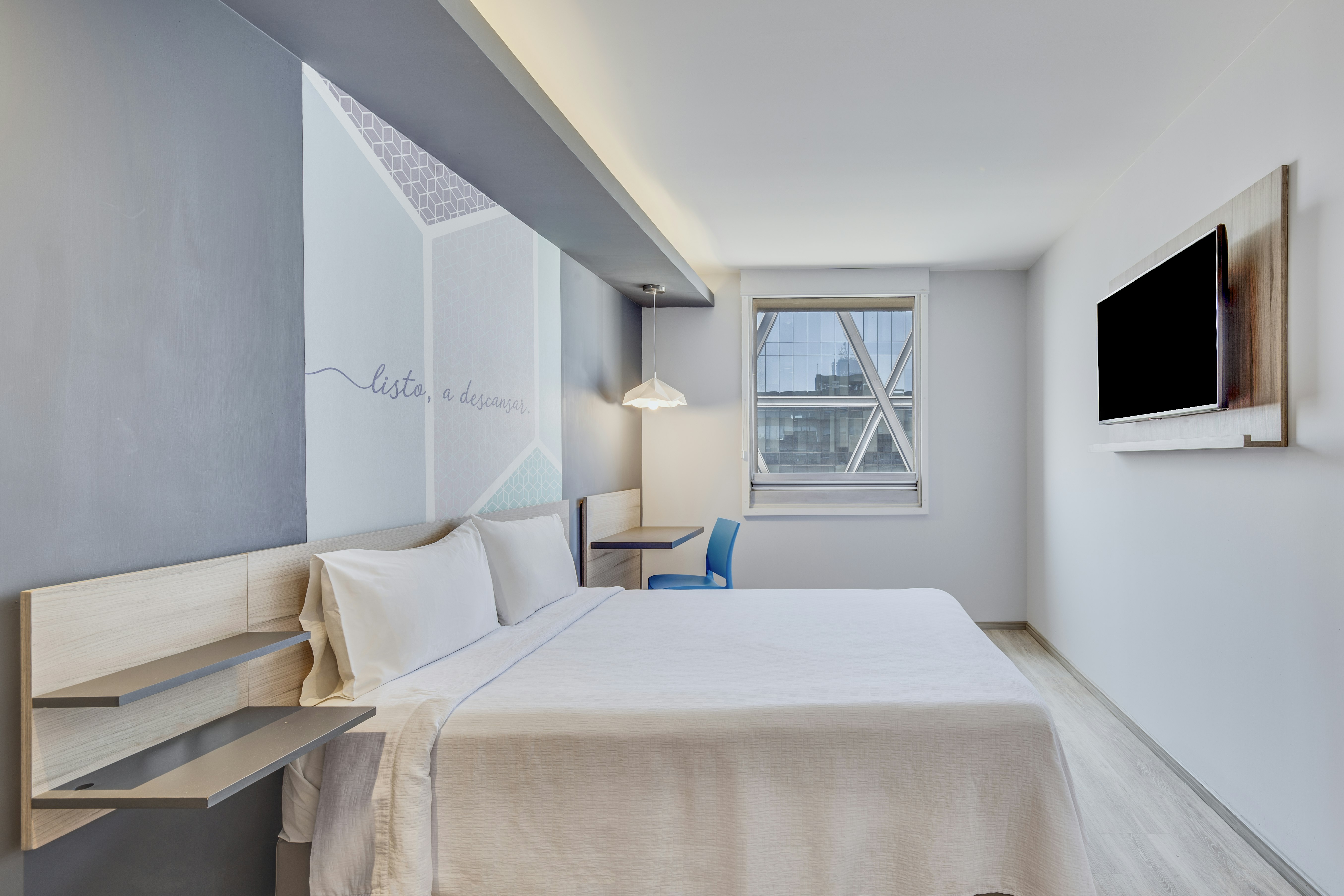 One Plus, Queen Bed