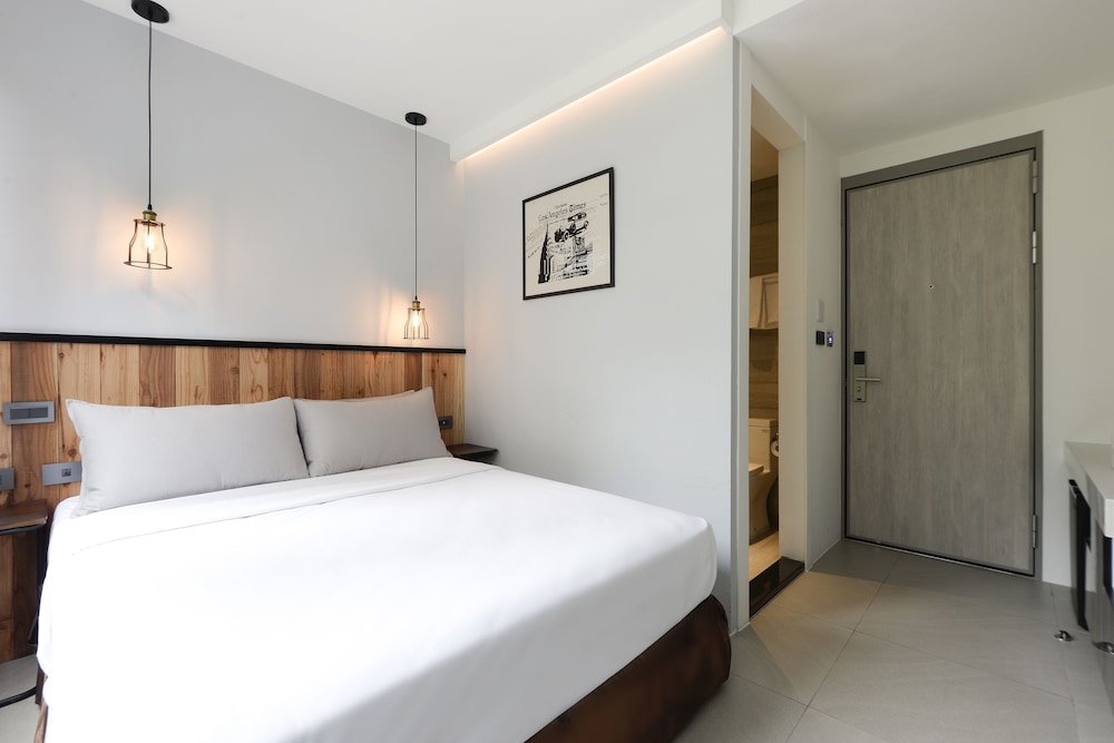 ROOM, SINGLE