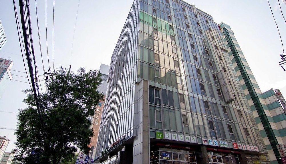 Brown Suites Sinchon Central 3/48