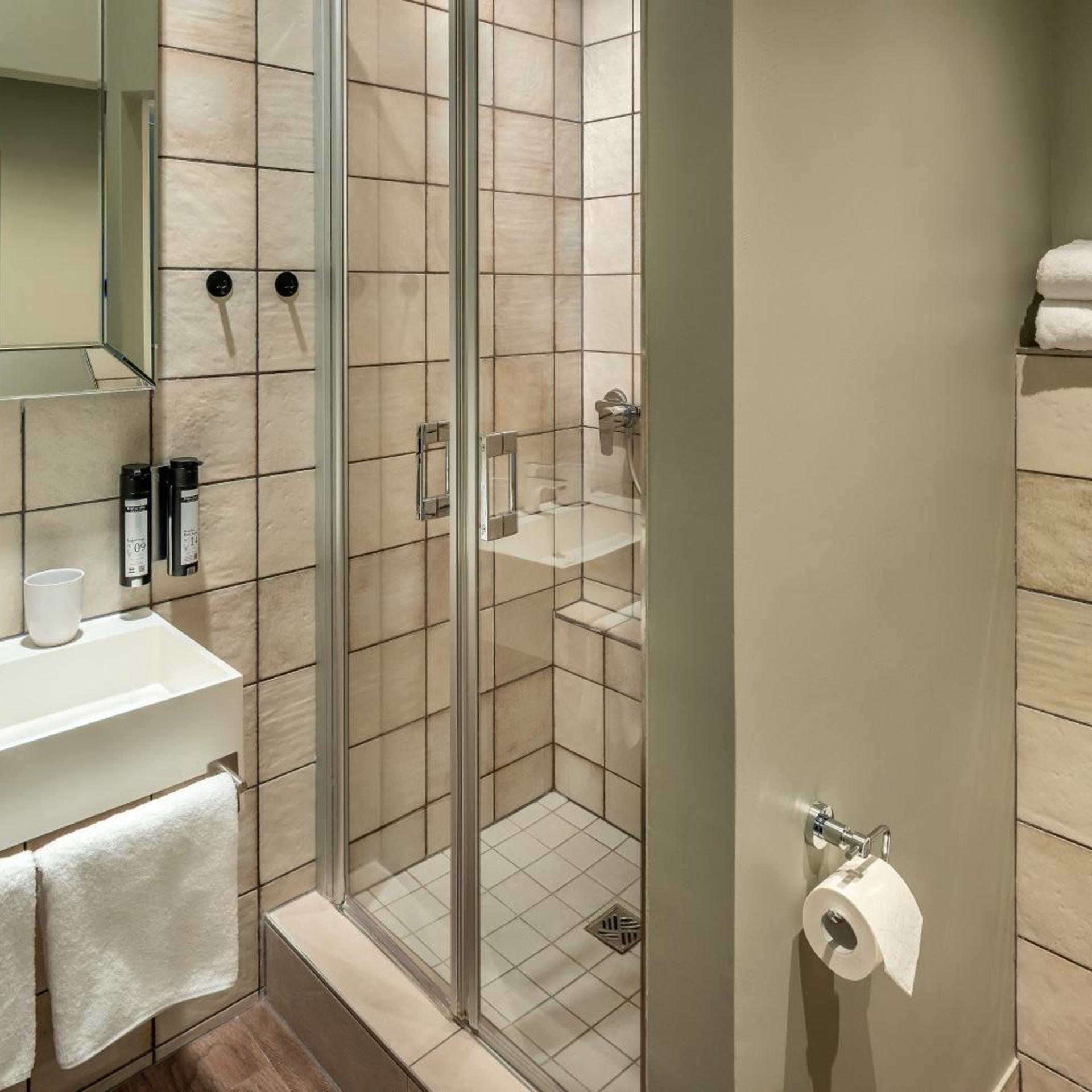 غرفة قياسية بسرير كينج، Hotel Wurzburger Hof 8/9