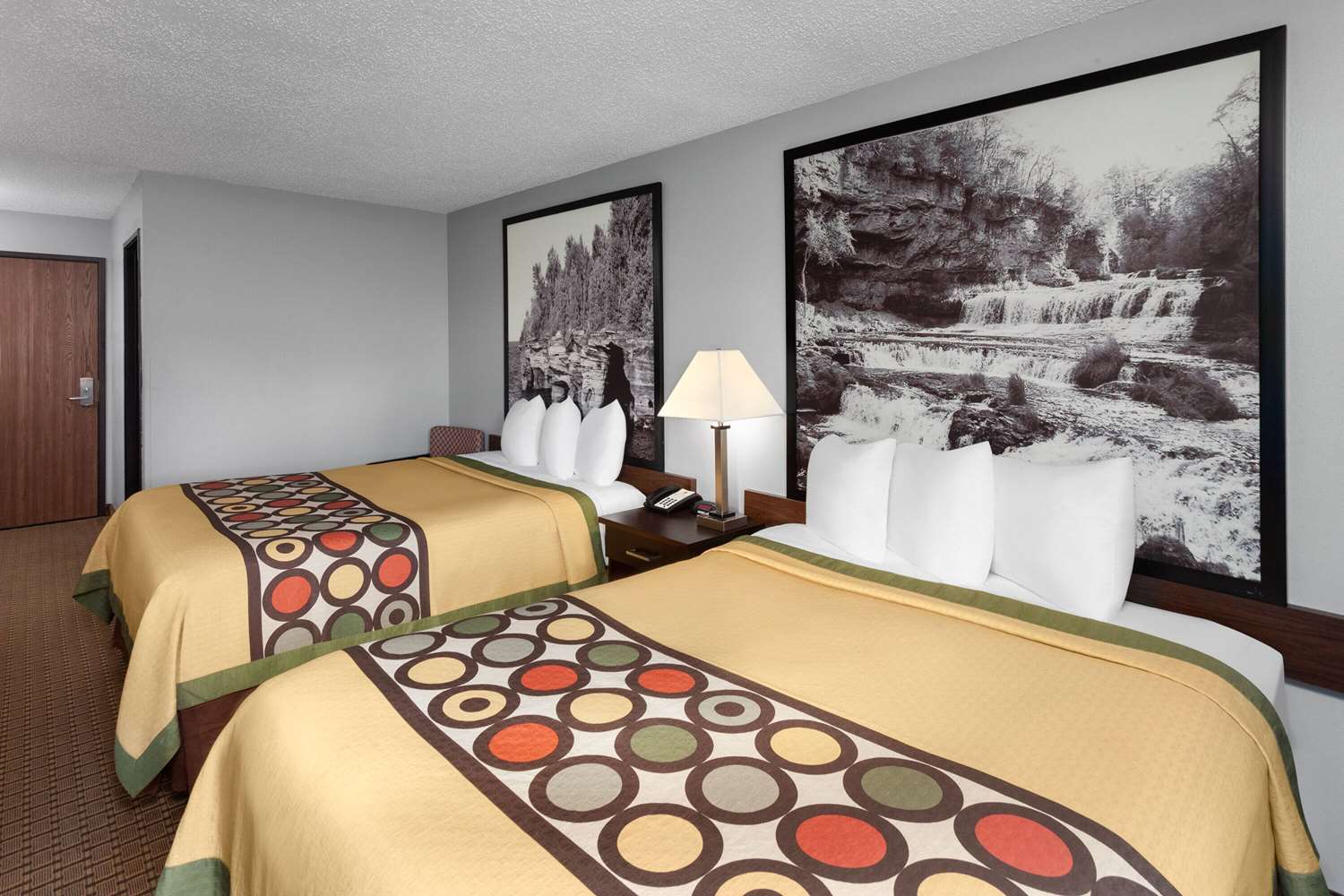 Super 8 By Wyndham Sun Prairie/Madison E 14/28