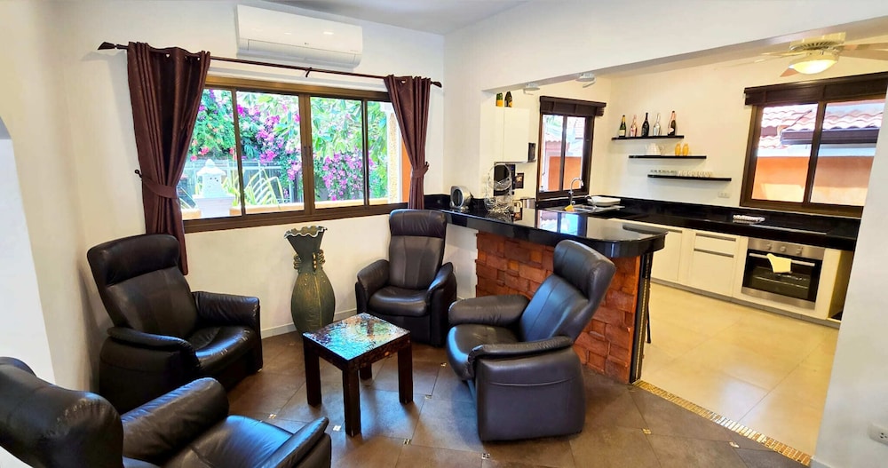 Hide Land Pattaya - Luxurious Tropical Villa 89/97