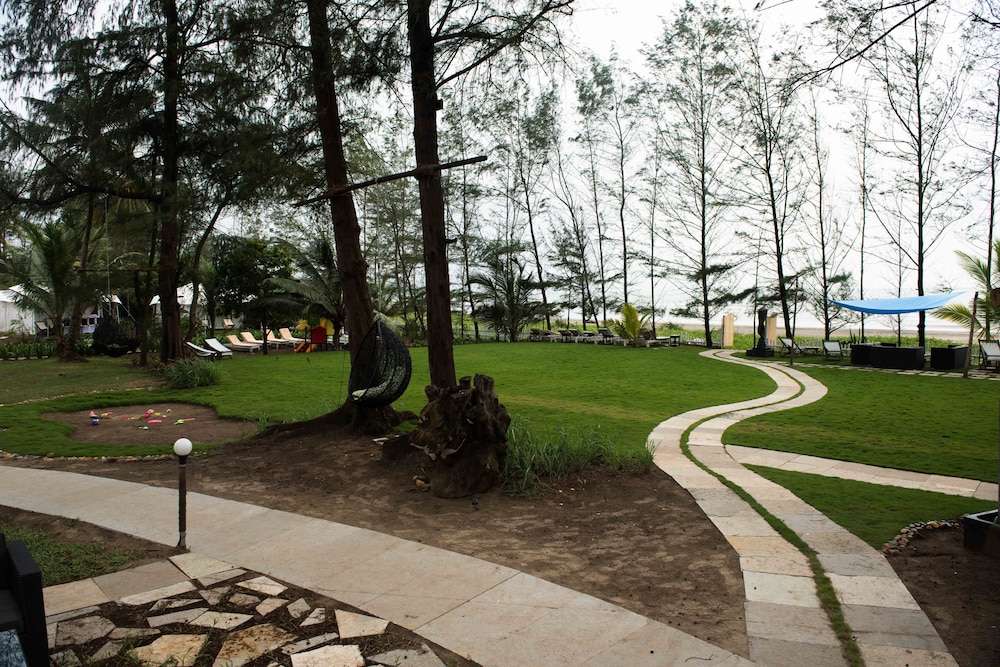 MONTEGO BAY BEACH VILLAGE 44/50