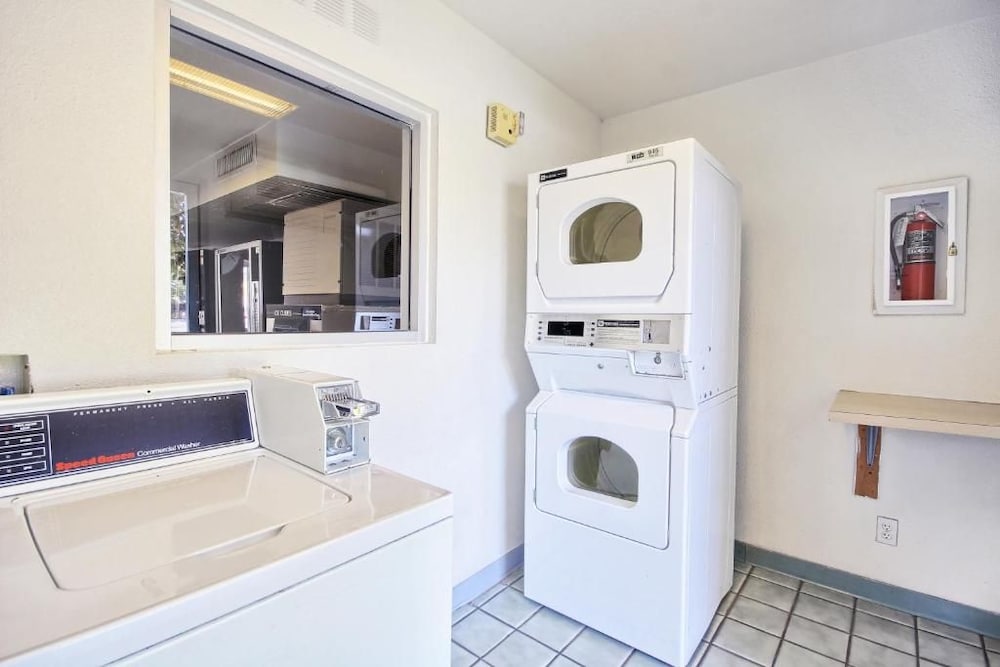 Motel6 Porterville, CA 56/57