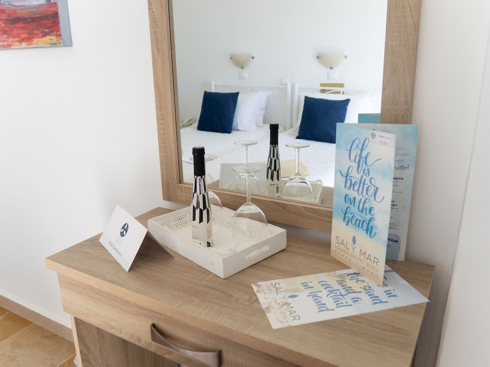 Amaryllis Beach Hotel 32/50