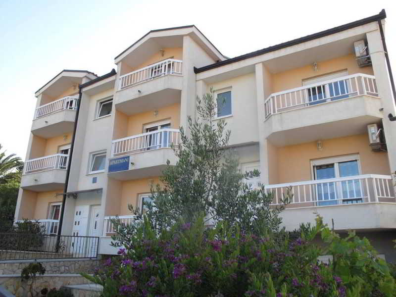 APARTMENTS MIA 1/29