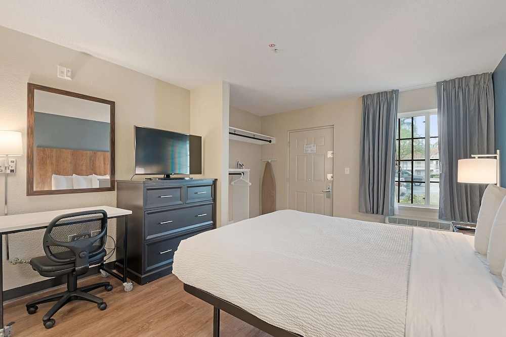 Extended Stay America - Miami - Airport - Blue Lagoon 13/43