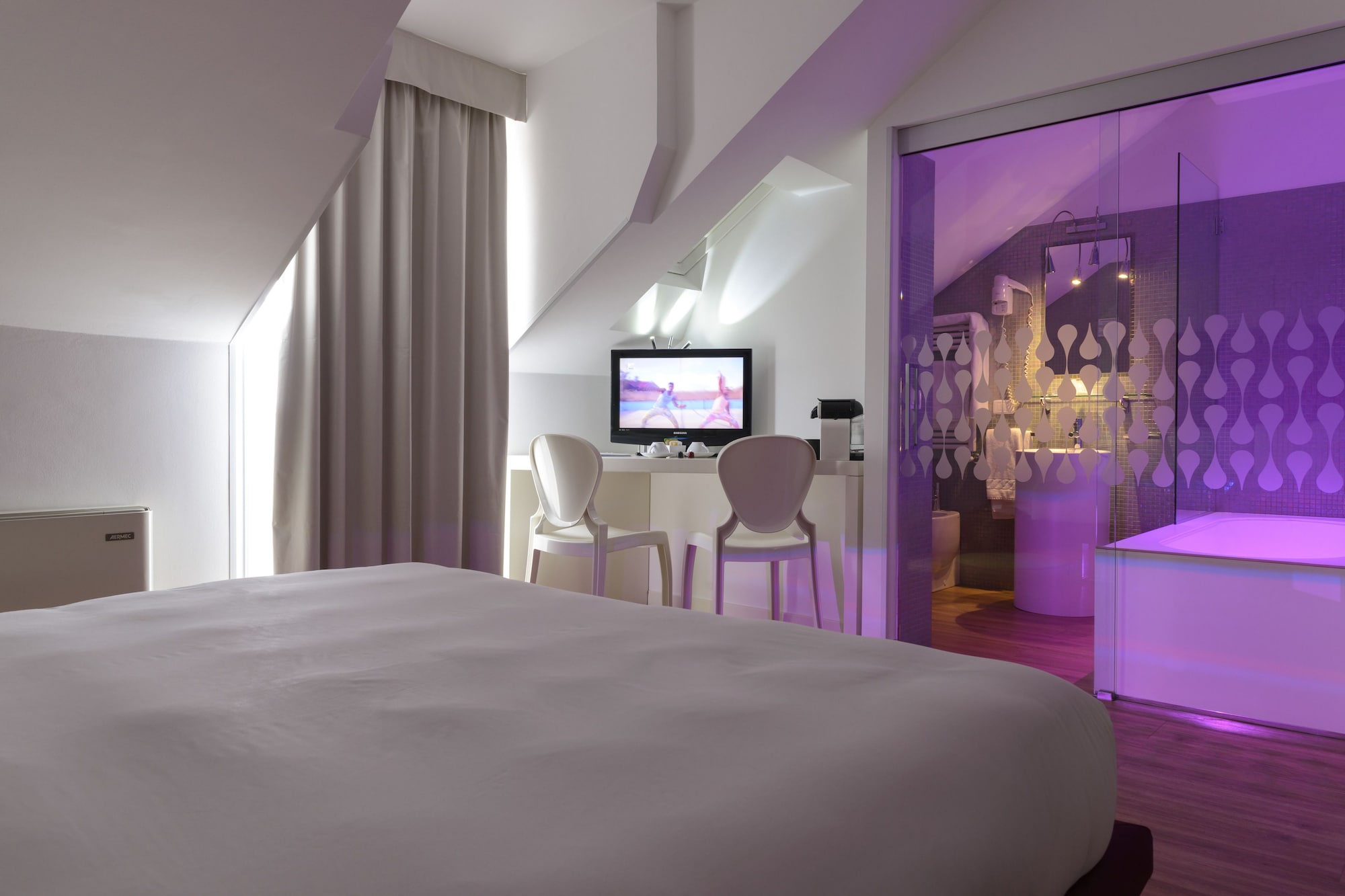 SUPERIOR, DOUBLE BED