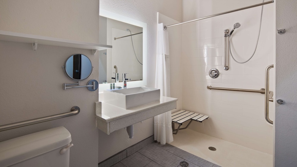 Best Western Green Oak Inn & Suites 15/30