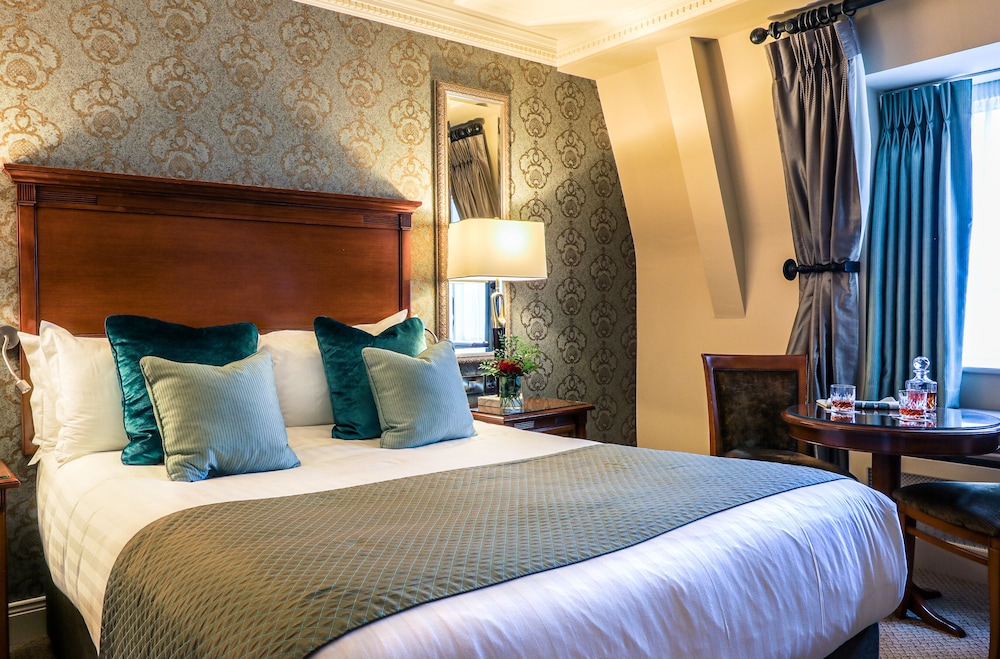 EXECUTIVE, DOUBLE BED
