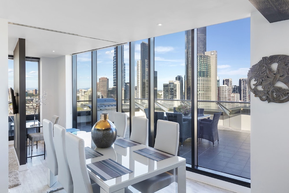Aura On Flinders Serviced Apartment 23/78