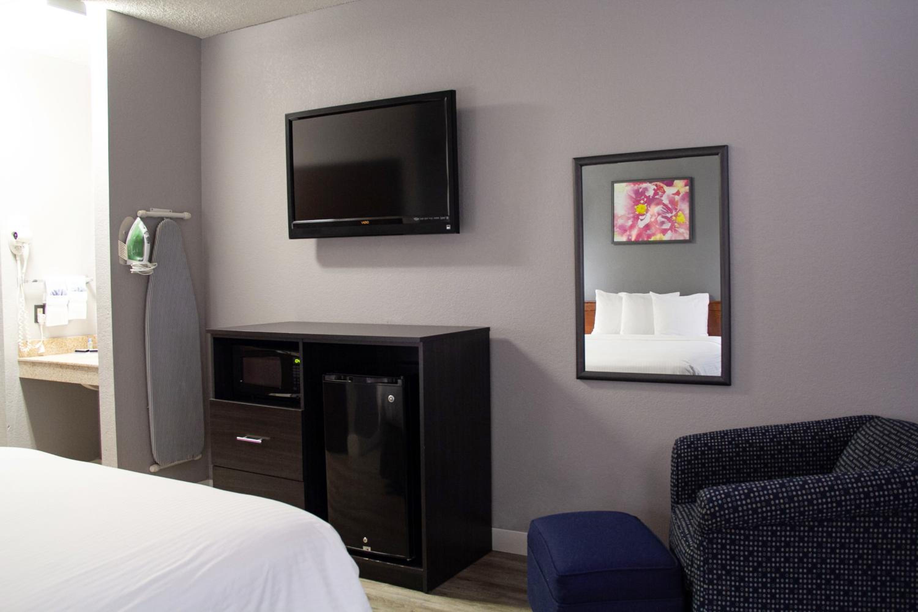 غرفة بسرير كينج، New Victorian Inn Suites Sioux City 2/10