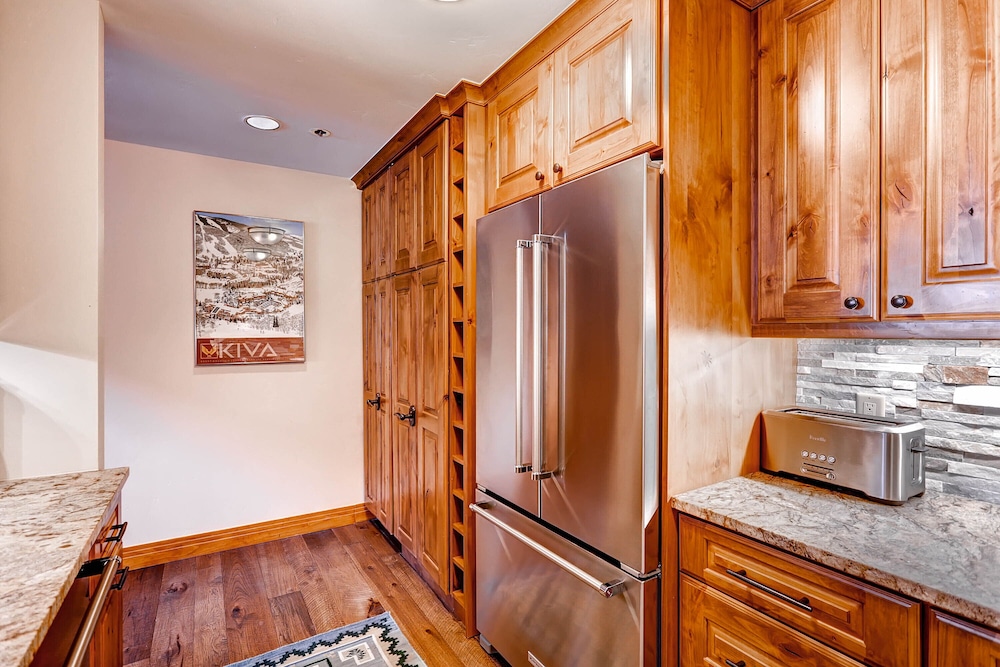 Kiva Lodge By East West 24/72