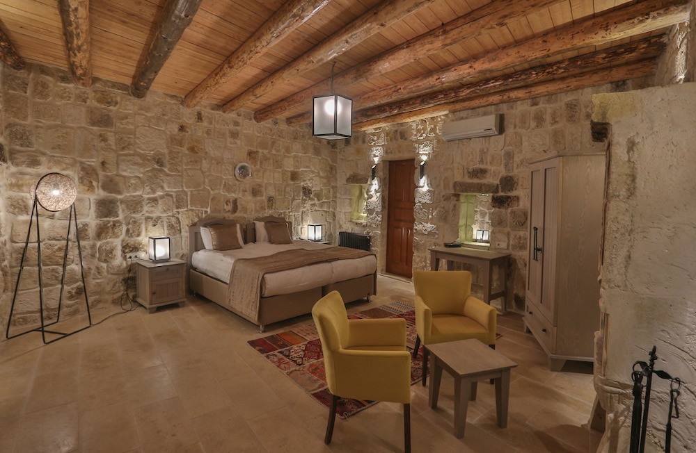 Acropolis Cave Suites 35/50