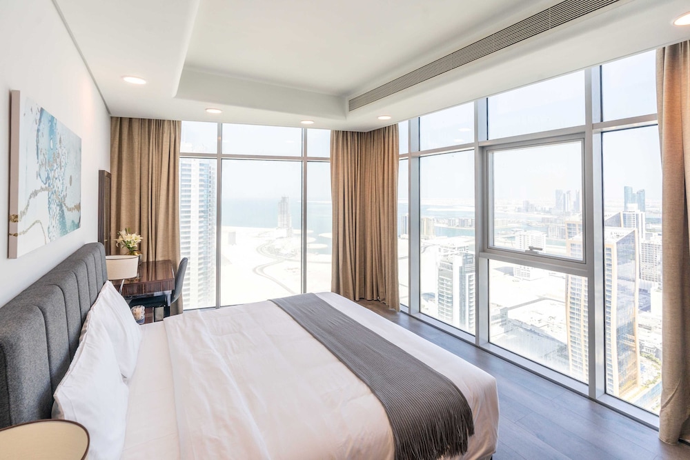 S Plaza Suites Hotel 16/70
