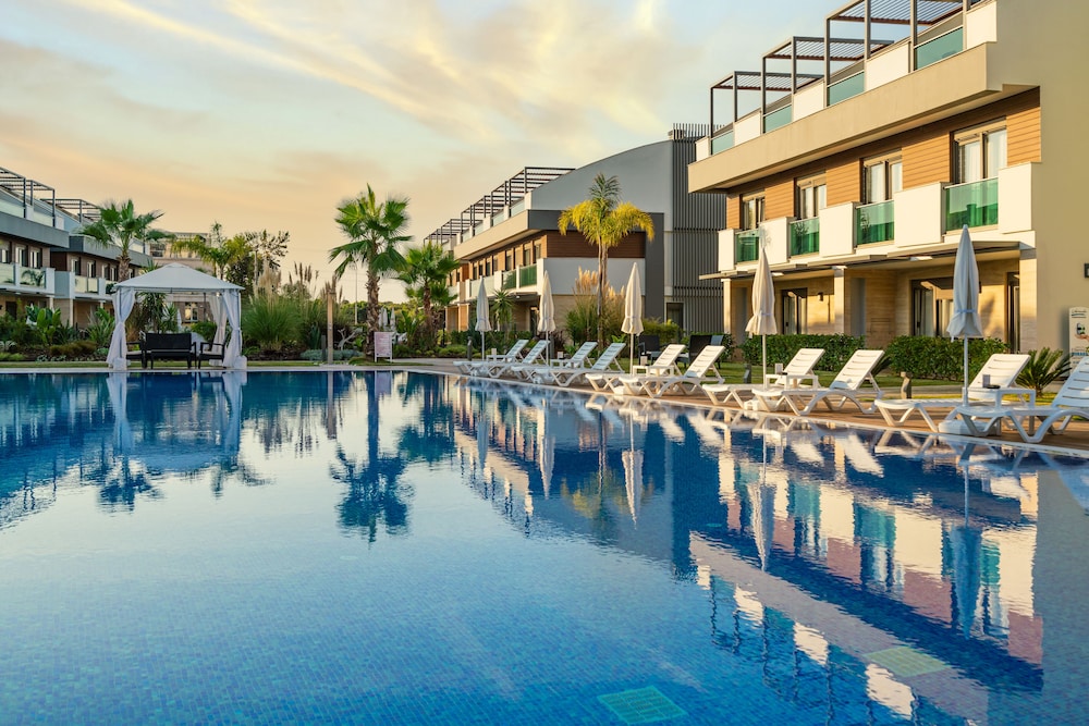 Veranda Suites 2/39