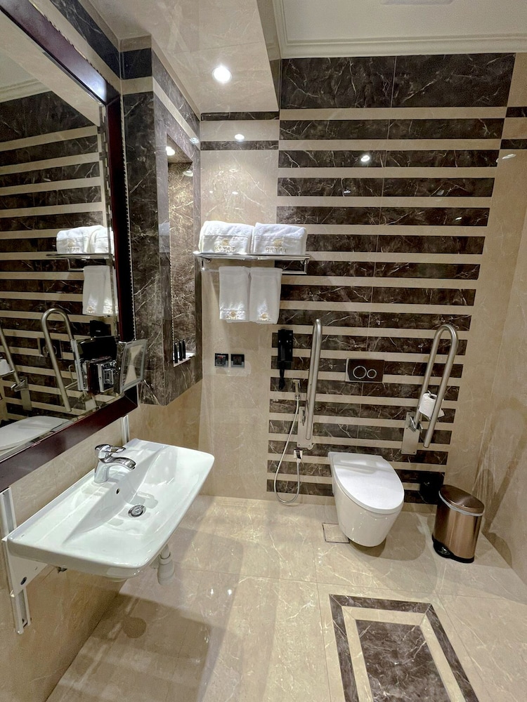 فندق بيات(Bayat Hotel) 63/65